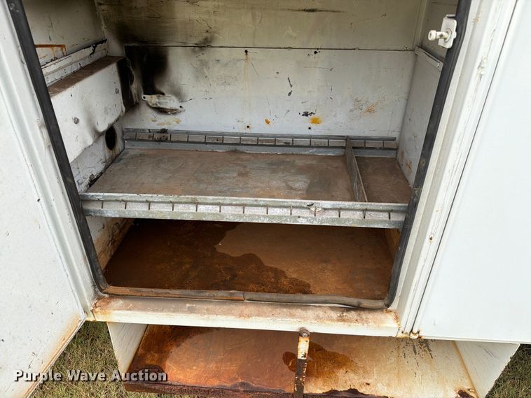 image for item EW8642 2005 GMC C7500 Crew Cab utility / service truck