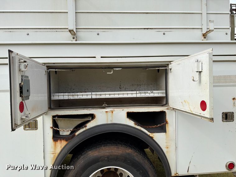 image for item EW8642 2005 GMC C7500 Crew Cab utility / service truck