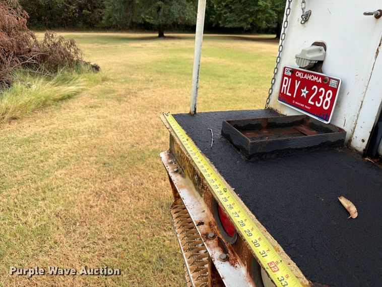 image for item EW8642 2005 GMC C7500 Crew Cab utility / service truck