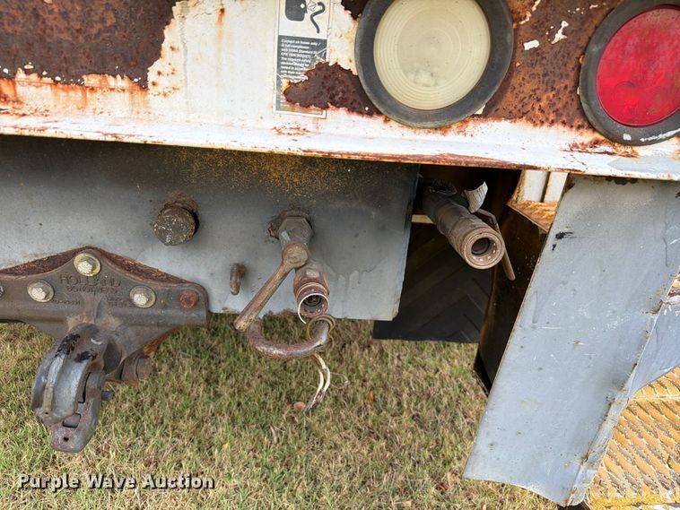 image for item EW8642 2005 GMC C7500 Crew Cab utility / service truck