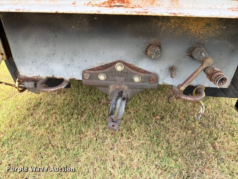 image for item EW8642 2005 GMC C7500 Crew Cab utility / service truck