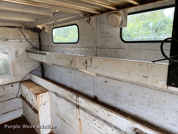 image for item EW8642 2005 GMC C7500 Crew Cab utility / service truck
