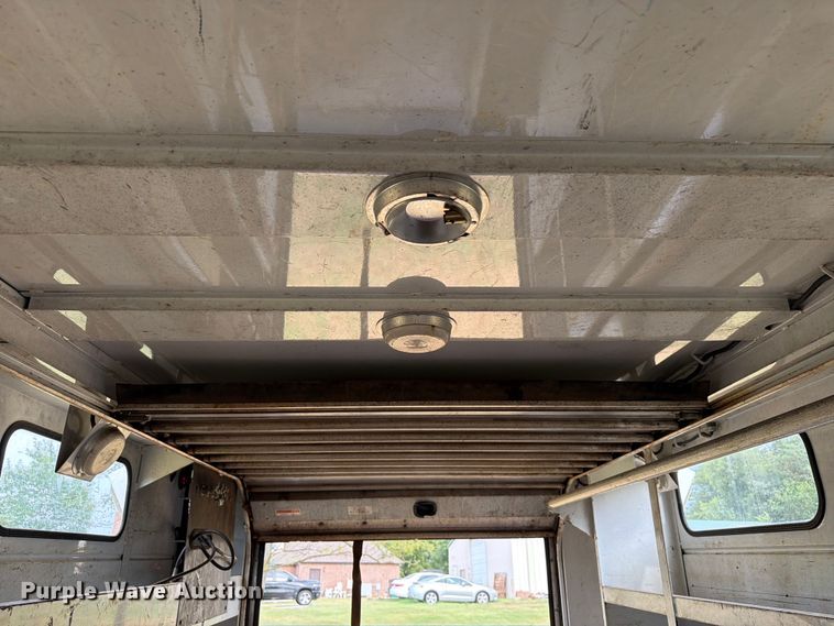 image for item EW8642 2005 GMC C7500 Crew Cab utility / service truck