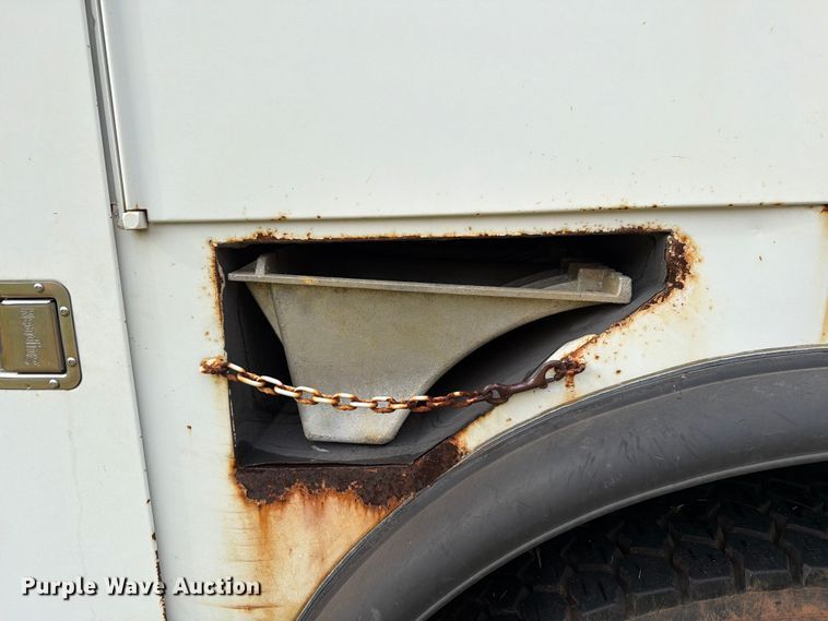 image for item EW8642 2005 GMC C7500 Crew Cab utility / service truck