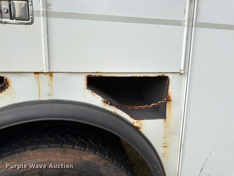 image for item EW8642 2005 GMC C7500 Crew Cab utility / service truck