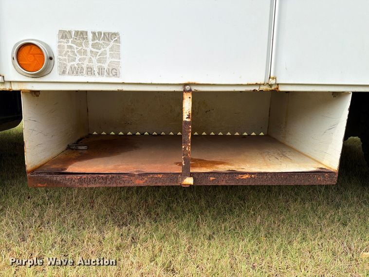 image for item EW8642 2005 GMC C7500 Crew Cab utility / service truck