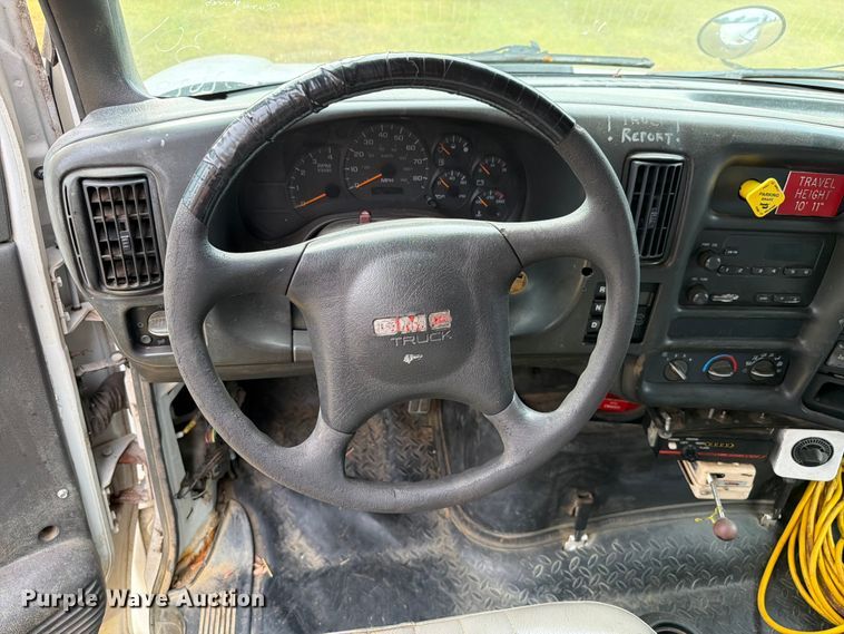 image for item EW8642 2005 GMC C7500 Crew Cab utility / service truck