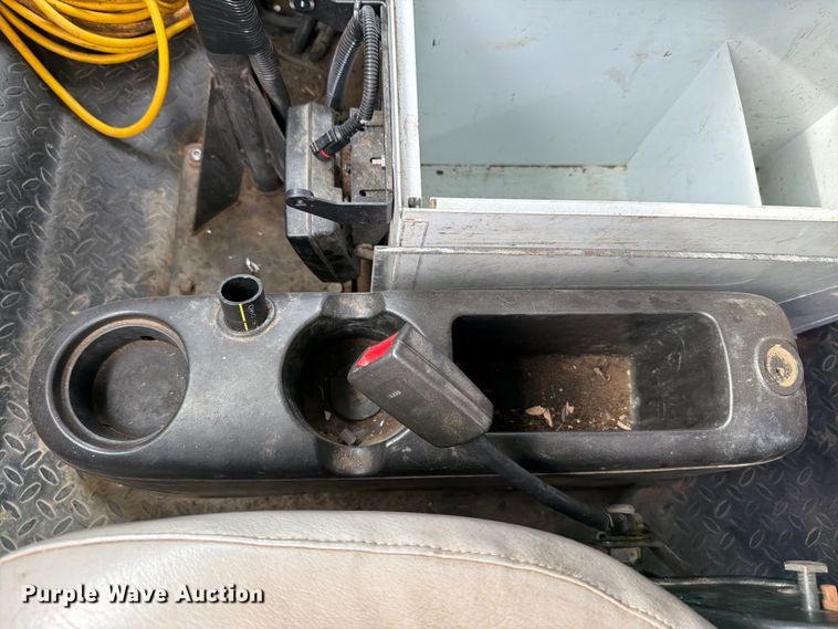 image for item EW8642 2005 GMC C7500 Crew Cab utility / service truck