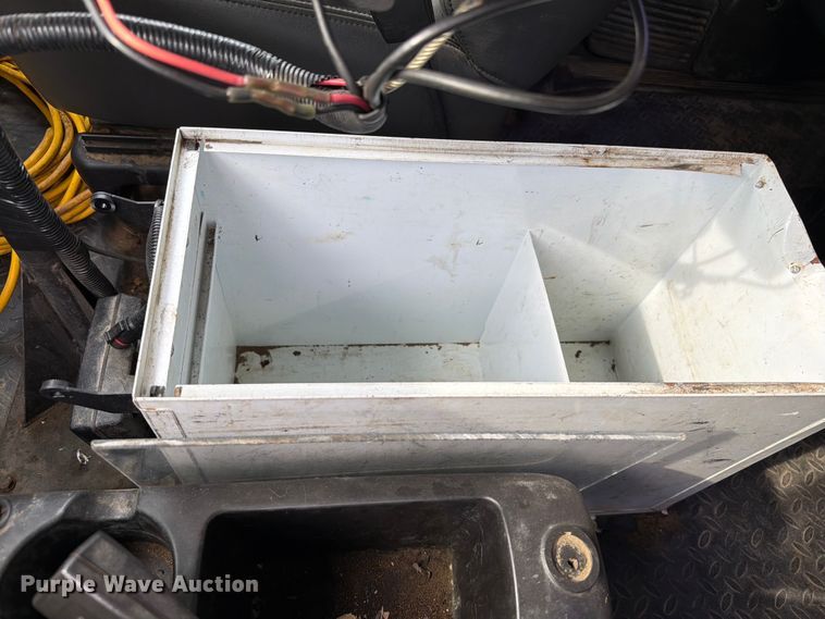image for item EW8642 2005 GMC C7500 Crew Cab utility / service truck