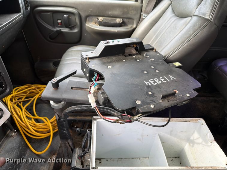 image for item EW8642 2005 GMC C7500 Crew Cab utility / service truck