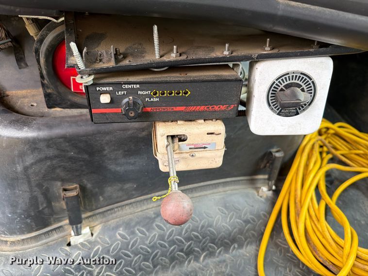 image for item EW8642 2005 GMC C7500 Crew Cab utility / service truck