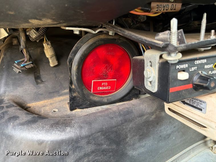 image for item EW8642 2005 GMC C7500 Crew Cab utility / service truck