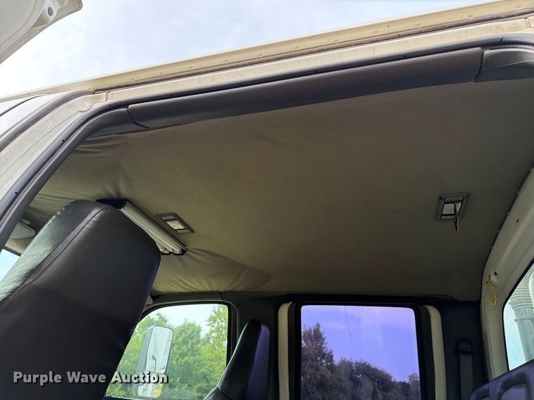 image for item EW8642 2005 GMC C7500 Crew Cab utility / service truck