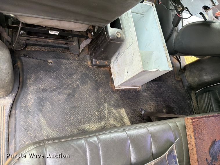image for item EW8642 2005 GMC C7500 Crew Cab utility / service truck