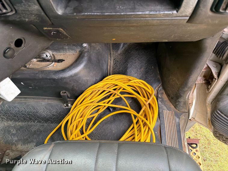 image for item EW8642 2005 GMC C7500 Crew Cab utility / service truck