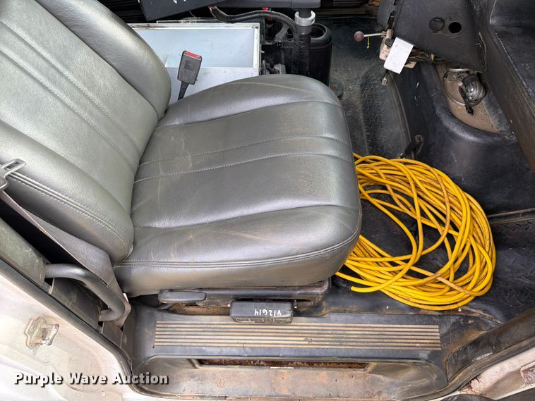 image for item EW8642 2005 GMC C7500 Crew Cab utility / service truck
