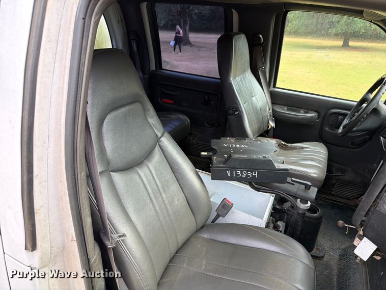 image for item EW8642 2005 GMC C7500 Crew Cab utility / service truck