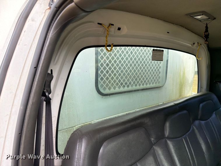 image for item EW8642 2005 GMC C7500 Crew Cab utility / service truck
