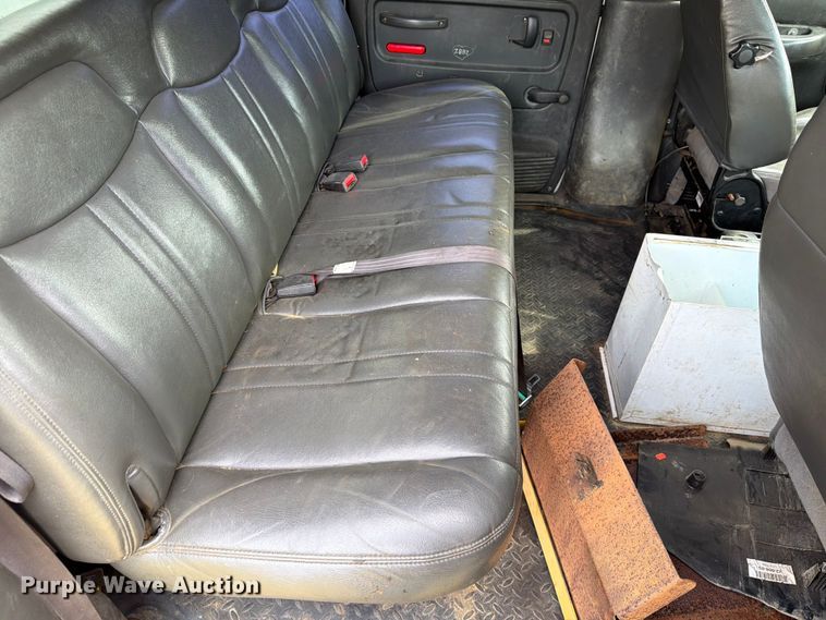 image for item EW8642 2005 GMC C7500 Crew Cab utility / service truck