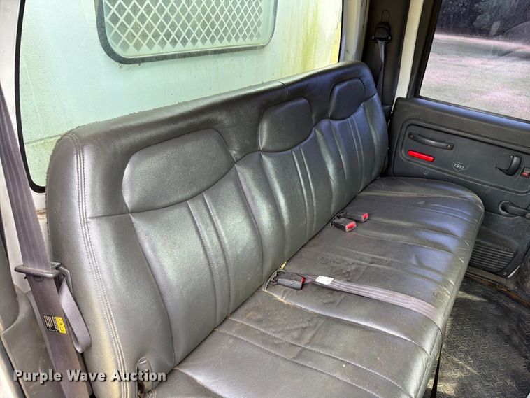 image for item EW8642 2005 GMC C7500 Crew Cab utility / service truck