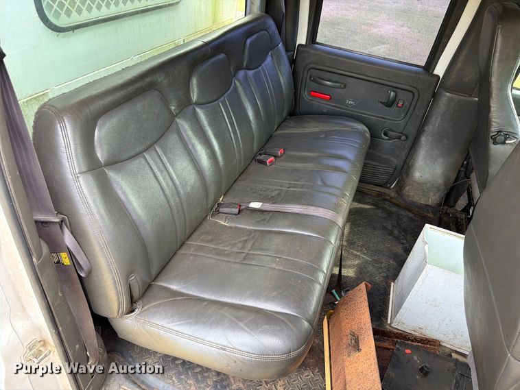image for item EW8642 2005 GMC C7500 Crew Cab utility / service truck