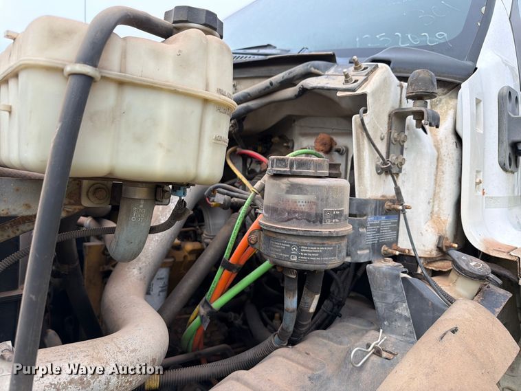 image for item EW8642 2005 GMC C7500 Crew Cab utility / service truck