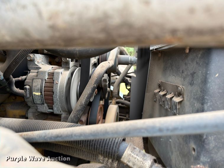 image for item EW8642 2005 GMC C7500 Crew Cab utility / service truck
