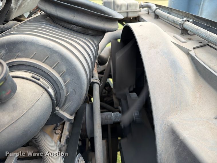 image for item EW8642 2005 GMC C7500 Crew Cab utility / service truck