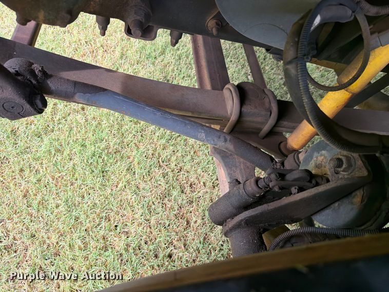 image for item EW8642 2005 GMC C7500 Crew Cab utility / service truck