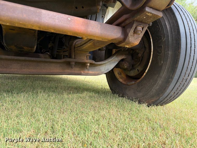 image for item EW8642 2005 GMC C7500 Crew Cab utility / service truck
