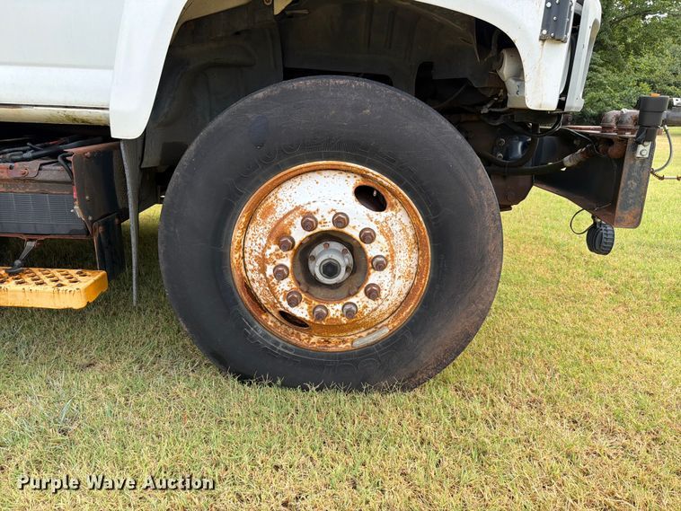 image for item EW8642 2005 GMC C7500 Crew Cab utility / service truck