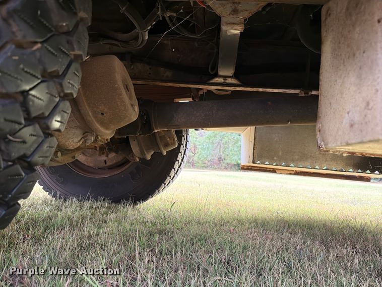 image for item EW8642 2005 GMC C7500 Crew Cab utility / service truck