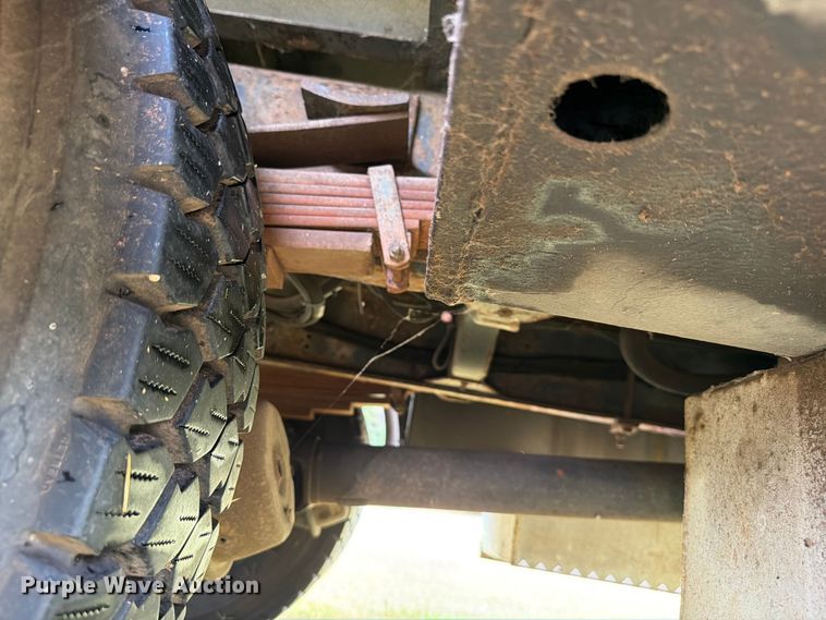 image for item EW8642 2005 GMC C7500 Crew Cab utility / service truck