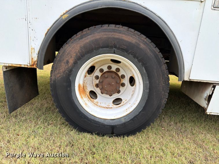 image for item EW8642 2005 GMC C7500 Crew Cab utility / service truck