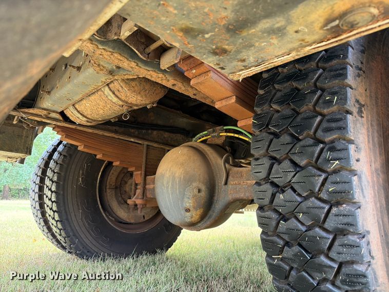 image for item EW8642 2005 GMC C7500 Crew Cab utility / service truck