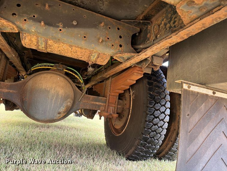 image for item EW8642 2005 GMC C7500 Crew Cab utility / service truck