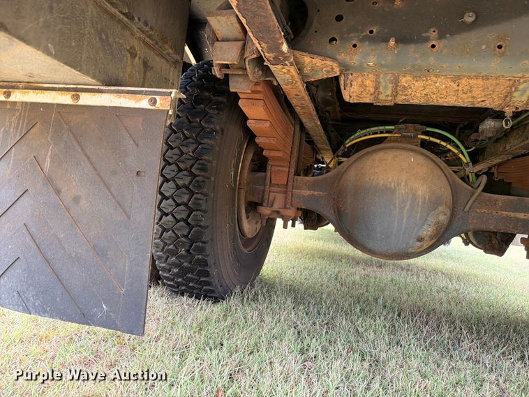 image for item EW8642 2005 GMC C7500 Crew Cab utility / service truck