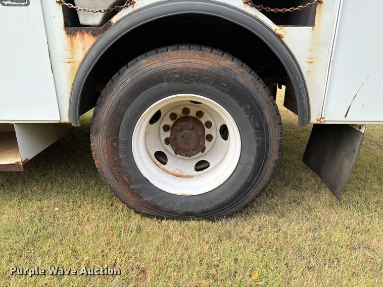 image for item EW8642 2005 GMC C7500 Crew Cab utility / service truck