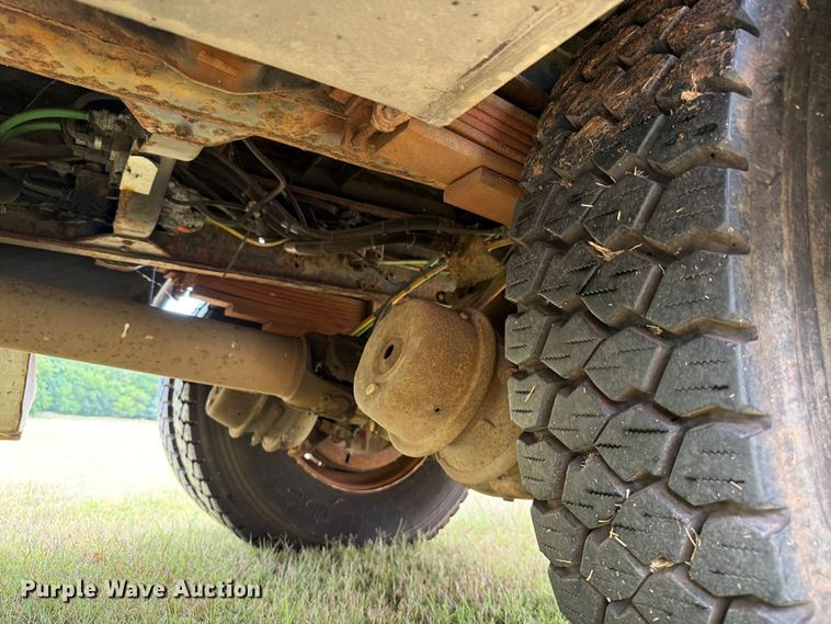 image for item EW8642 2005 GMC C7500 Crew Cab utility / service truck
