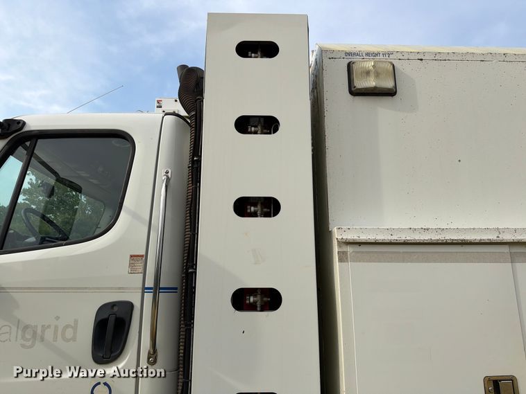 image for item EW8643 2013 Freightliner Business Class M2 utility / service truck