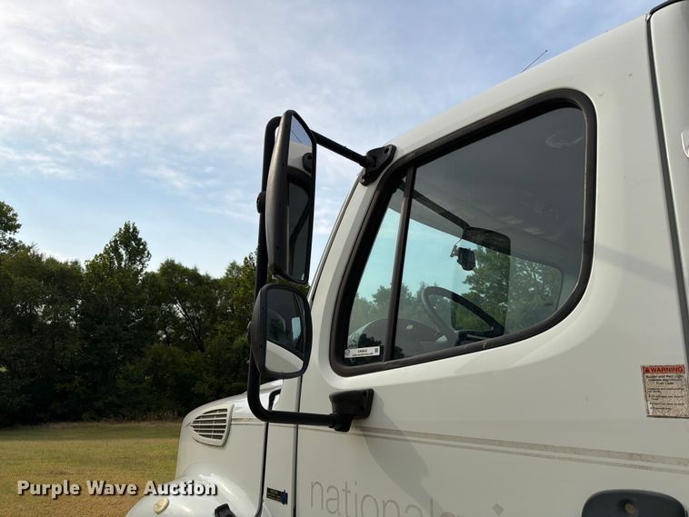 image for item EW8643 2013 Freightliner Business Class M2 utility / service truck