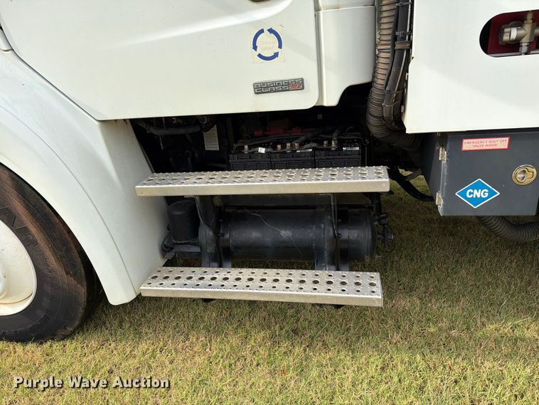 image for item EW8643 2013 Freightliner Business Class M2 utility / service truck