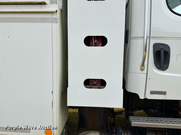 image for item EW8643 2013 Freightliner Business Class M2 utility / service truck