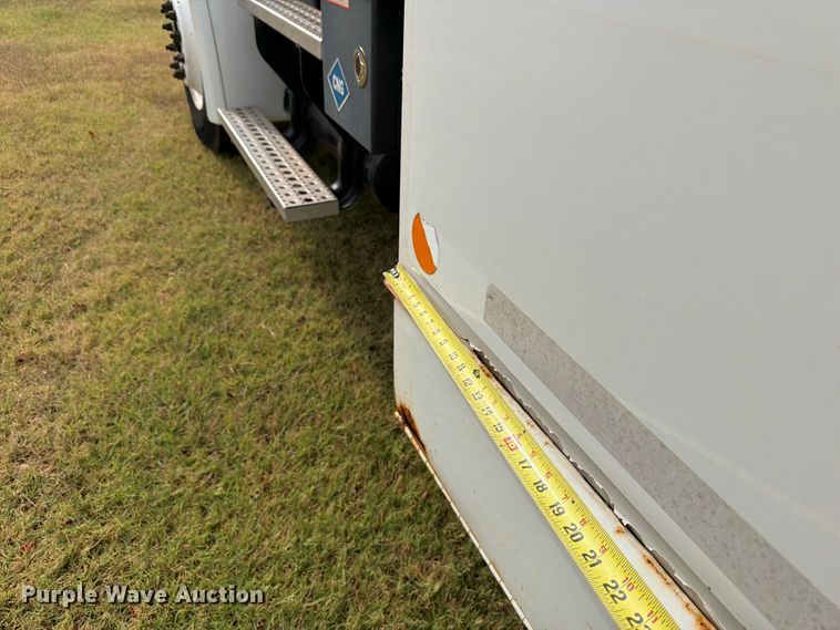 image for item EW8643 2013 Freightliner Business Class M2 utility / service truck