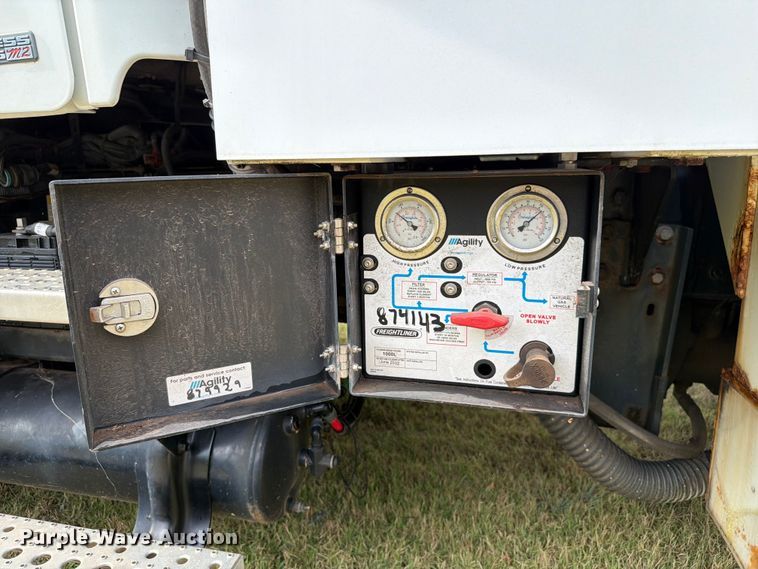 image for item EW8643 2013 Freightliner Business Class M2 utility / service truck