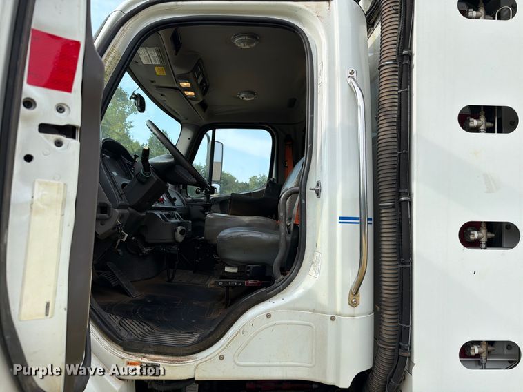 image for item EW8643 2013 Freightliner Business Class M2 utility / service truck