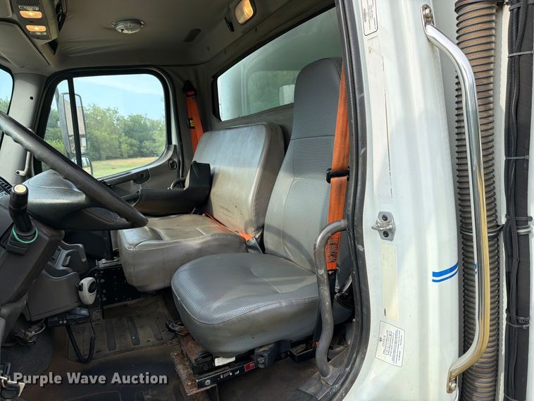 image for item EW8643 2013 Freightliner Business Class M2 utility / service truck