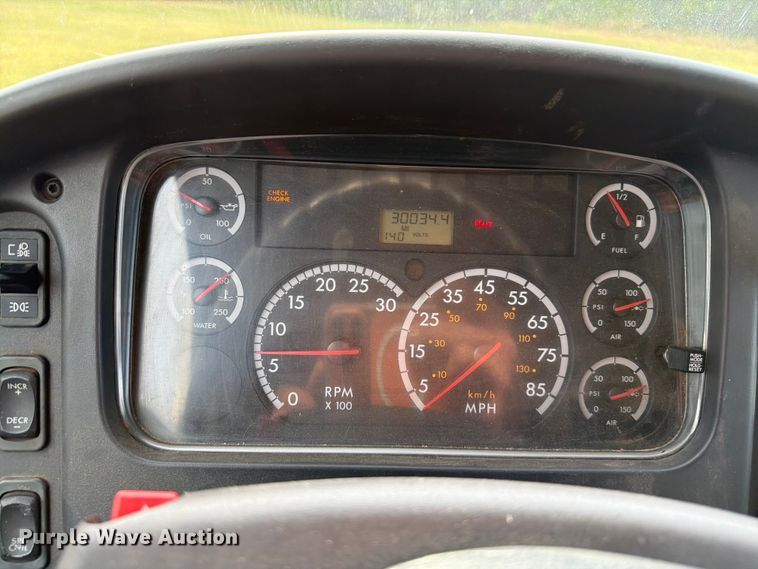 image for item EW8643 2013 Freightliner Business Class M2 utility / service truck