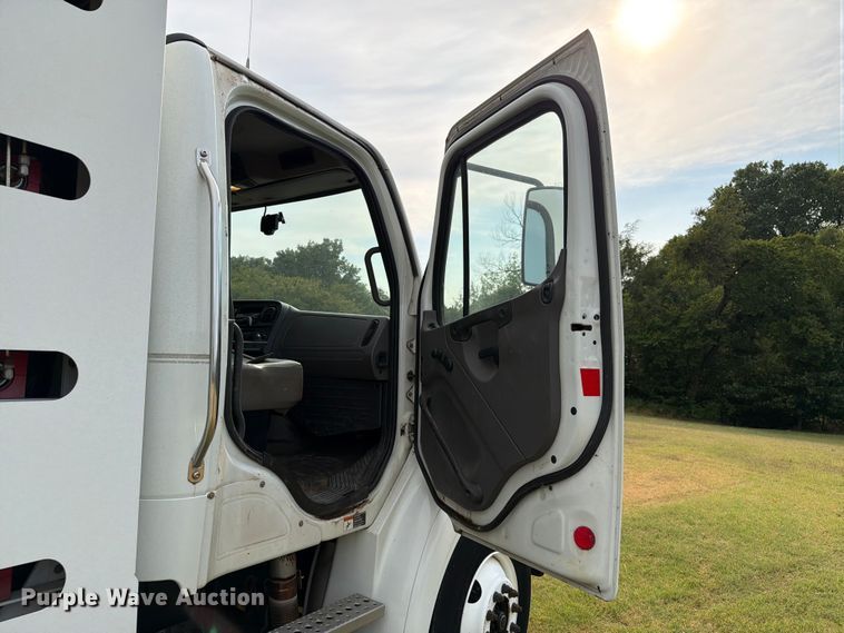 image for item EW8643 2013 Freightliner Business Class M2 utility / service truck