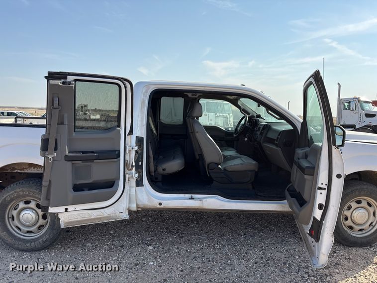 image for item EW8659 2019 Ford F-150 Ext. Cab pickup truck